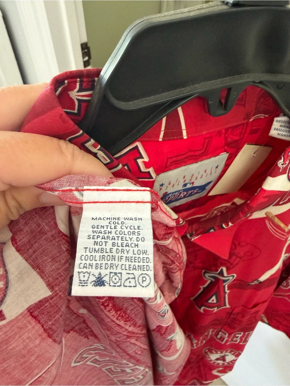 Genuine Merchandise Los Angeles Angels Red Graphic Button-Up Shirt